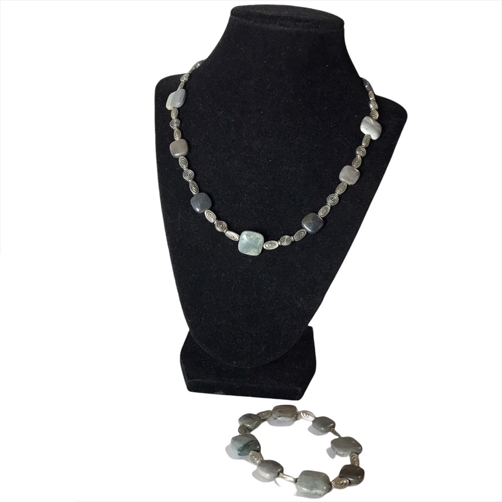 Gray Green Stone Necklace Set Matching Stretch Bracelet Silvertone Accent